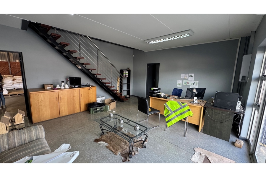 To Let commercial Property for Rent in Greenbushes Eastern Cape